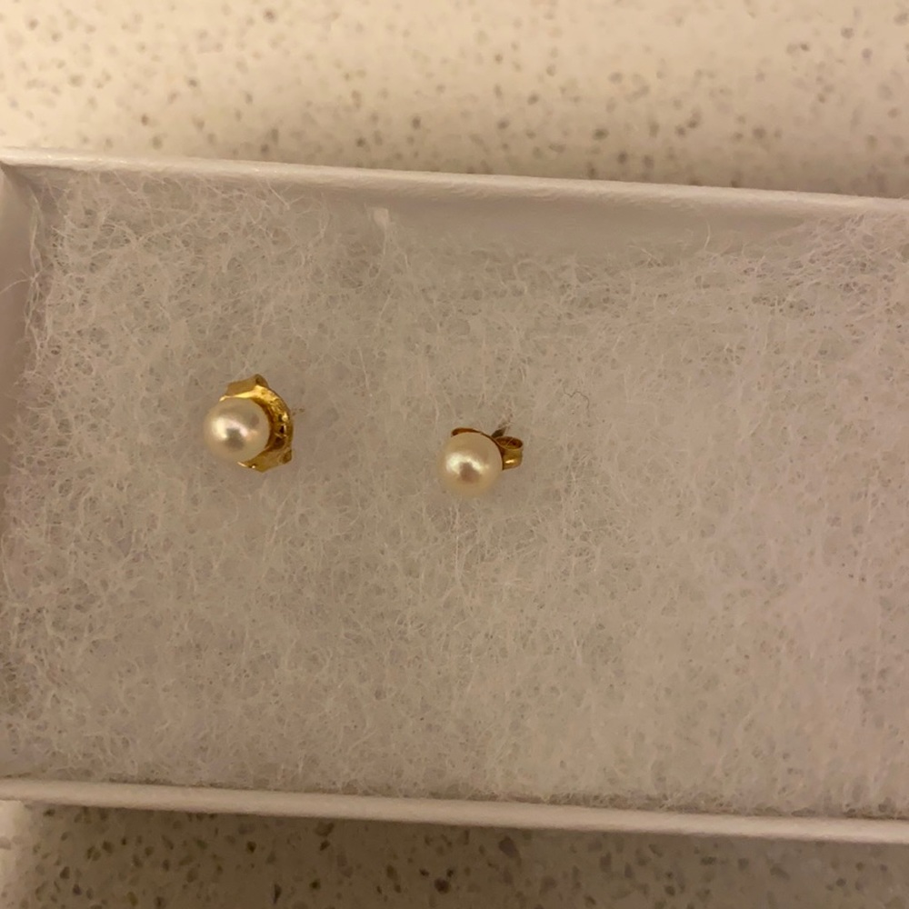 Xs pearl earrings
